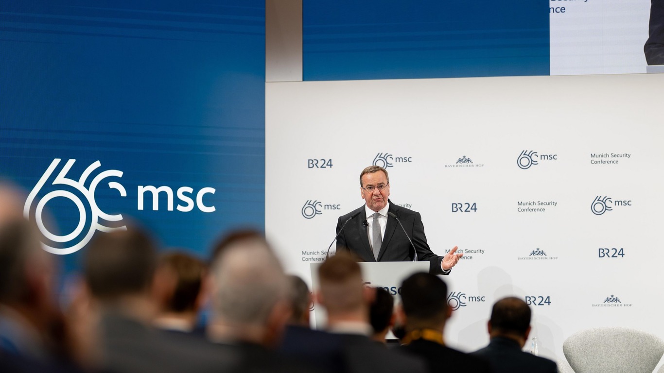 Снаряди замість слів. Що Україна чекає від Заходу і як війна змінює політику Європи