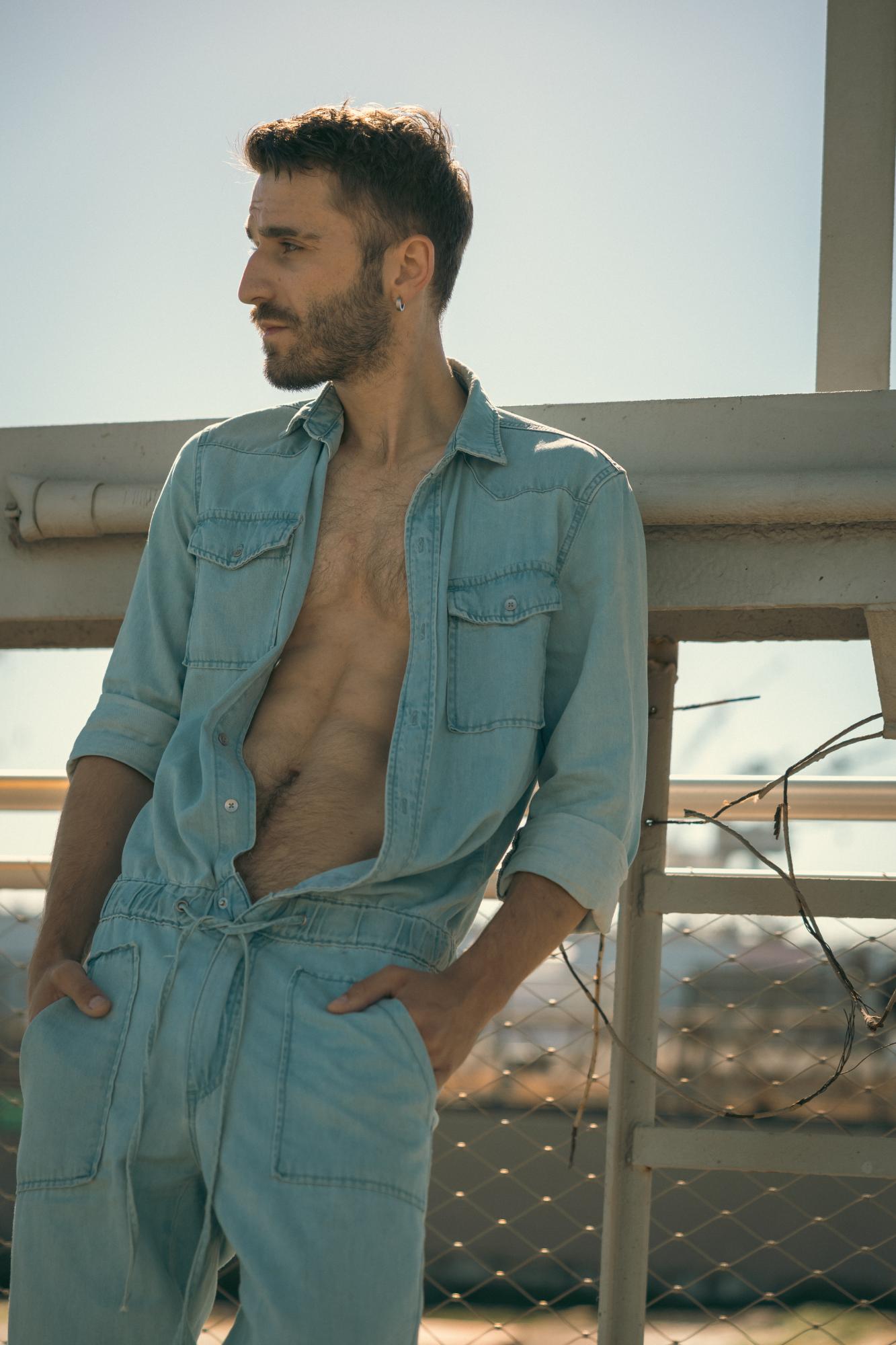 “Довго плакав&quot;: український співак-гей присвятив пісню Ірині Фаріон