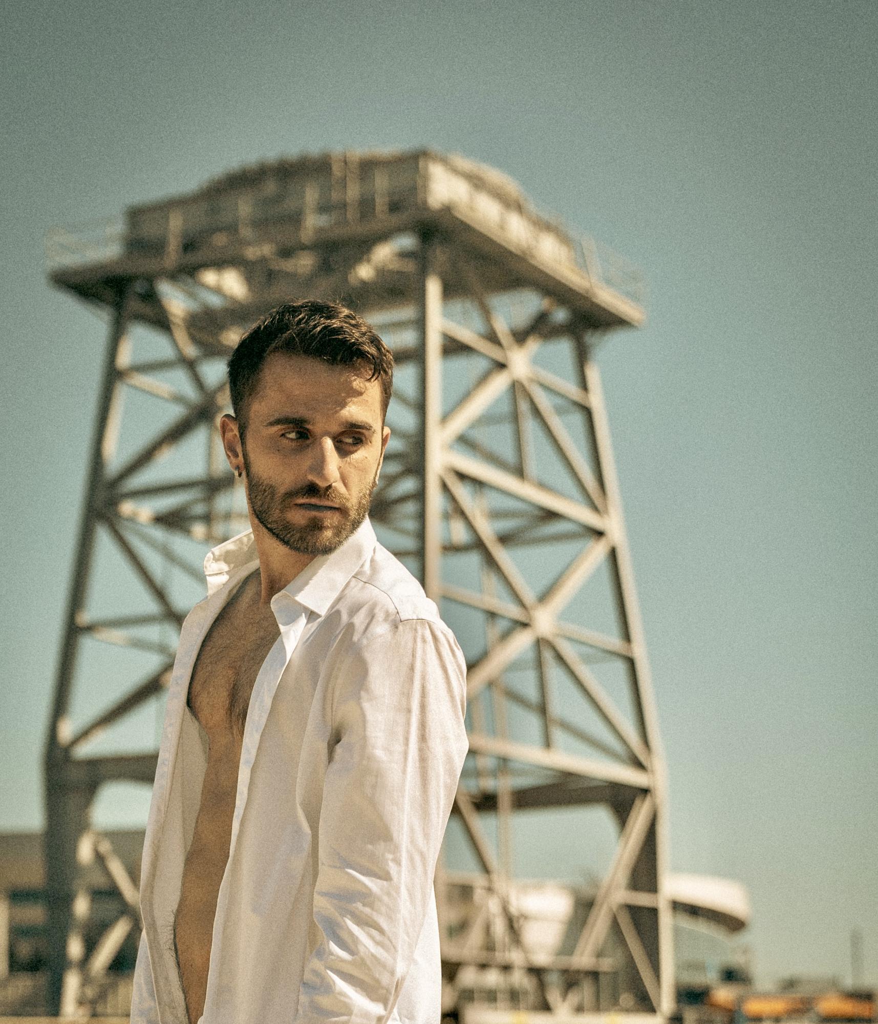 “Довго плакав&quot;: український співак-гей присвятив пісню Ірині Фаріон