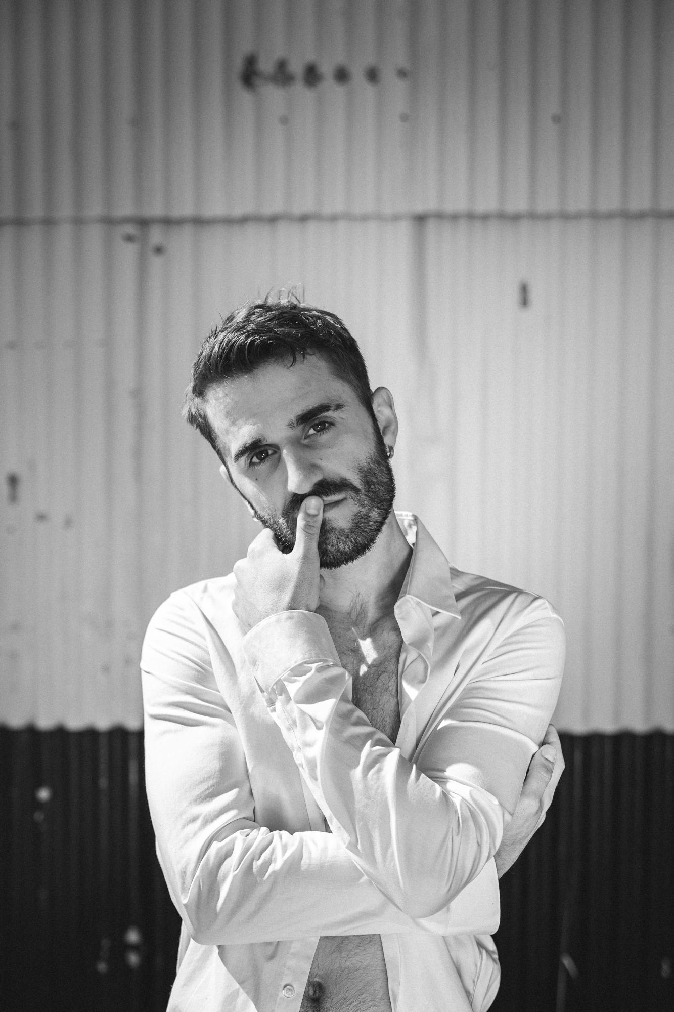 “Довго плакав&quot;: український співак-гей присвятив пісню Ірині Фаріон