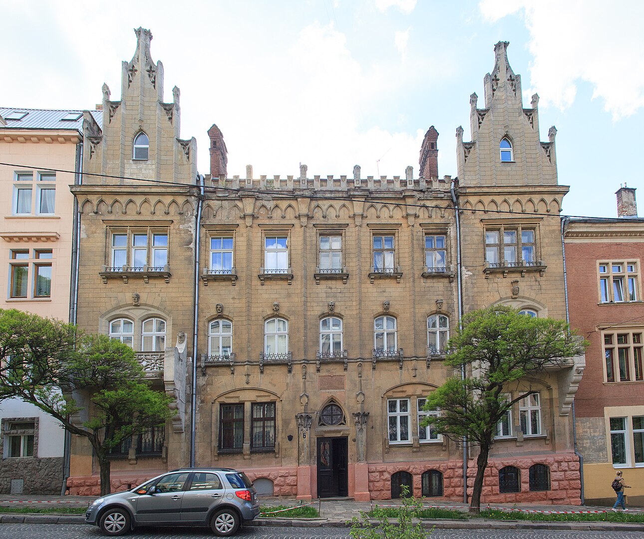 Дом с химерами есть не только в Киеве. Где искать архитектурные чудеса во Львове, Харькове и Одессе