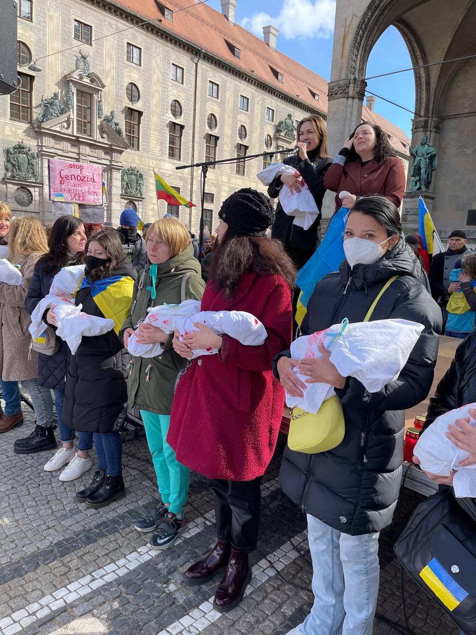 Марш Матерів у країнах Європи та Америки (фоторепортаж)