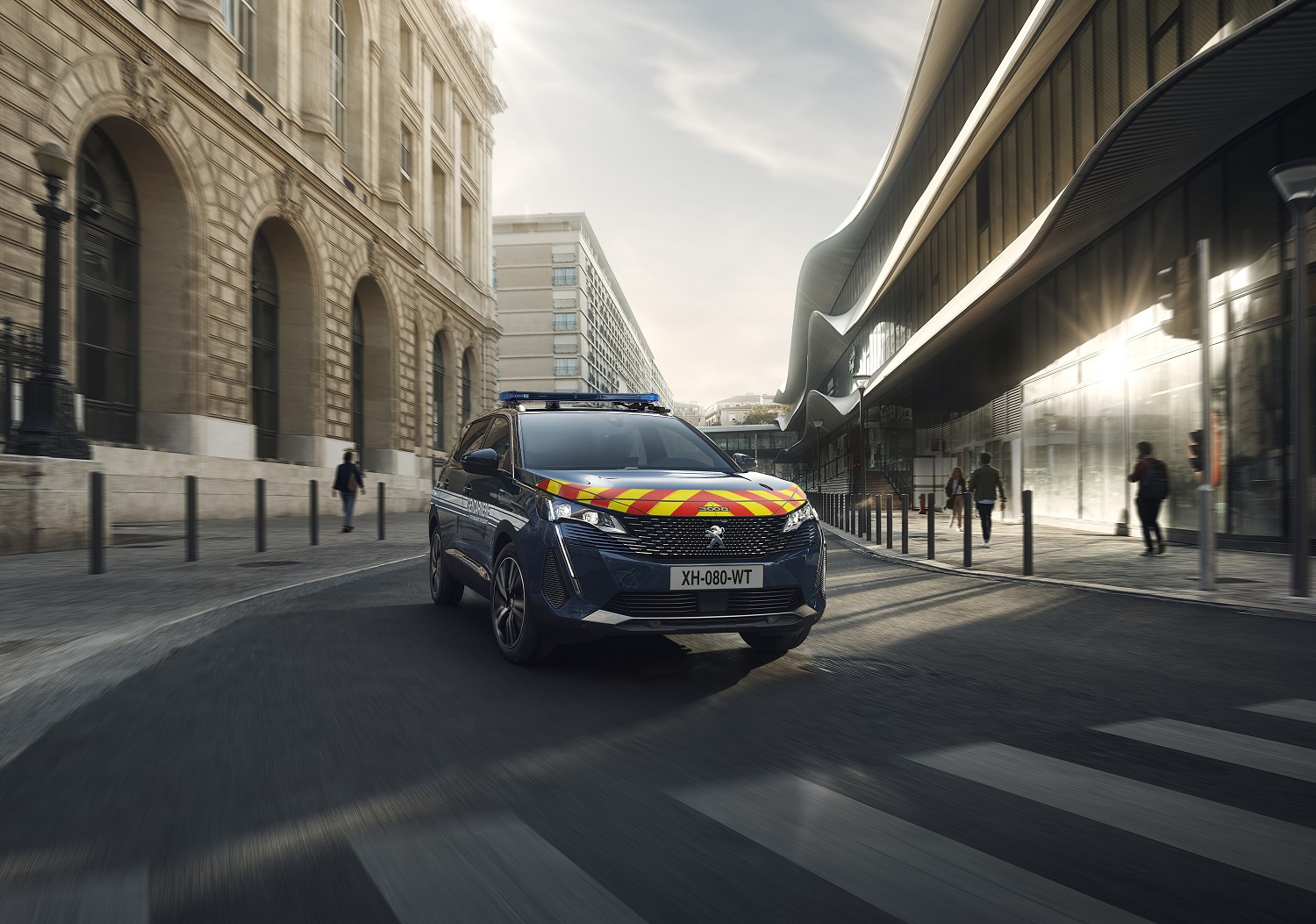 Жандармы Франции будут ездить на гибридных кроссоверах Peugeot