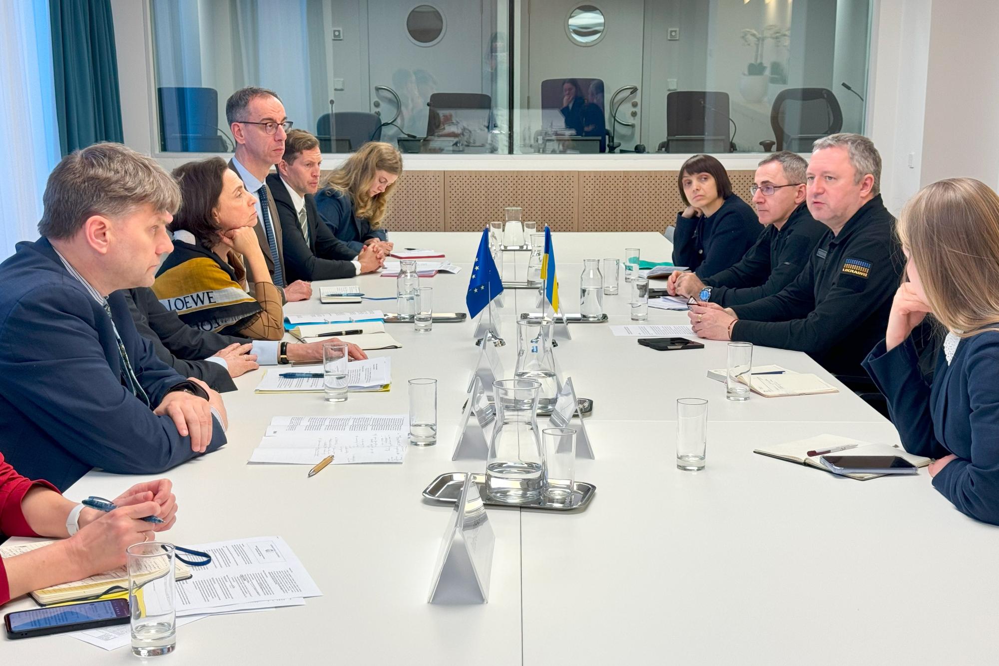 Україна ініціює запровадження секторальних євросанкцій проти Росії