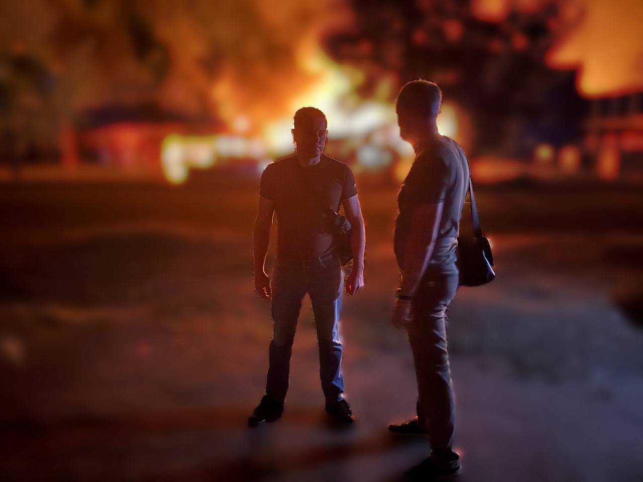 Росіяни вдарили ракетами по Кам'янському, у місті спалахнула пожежа