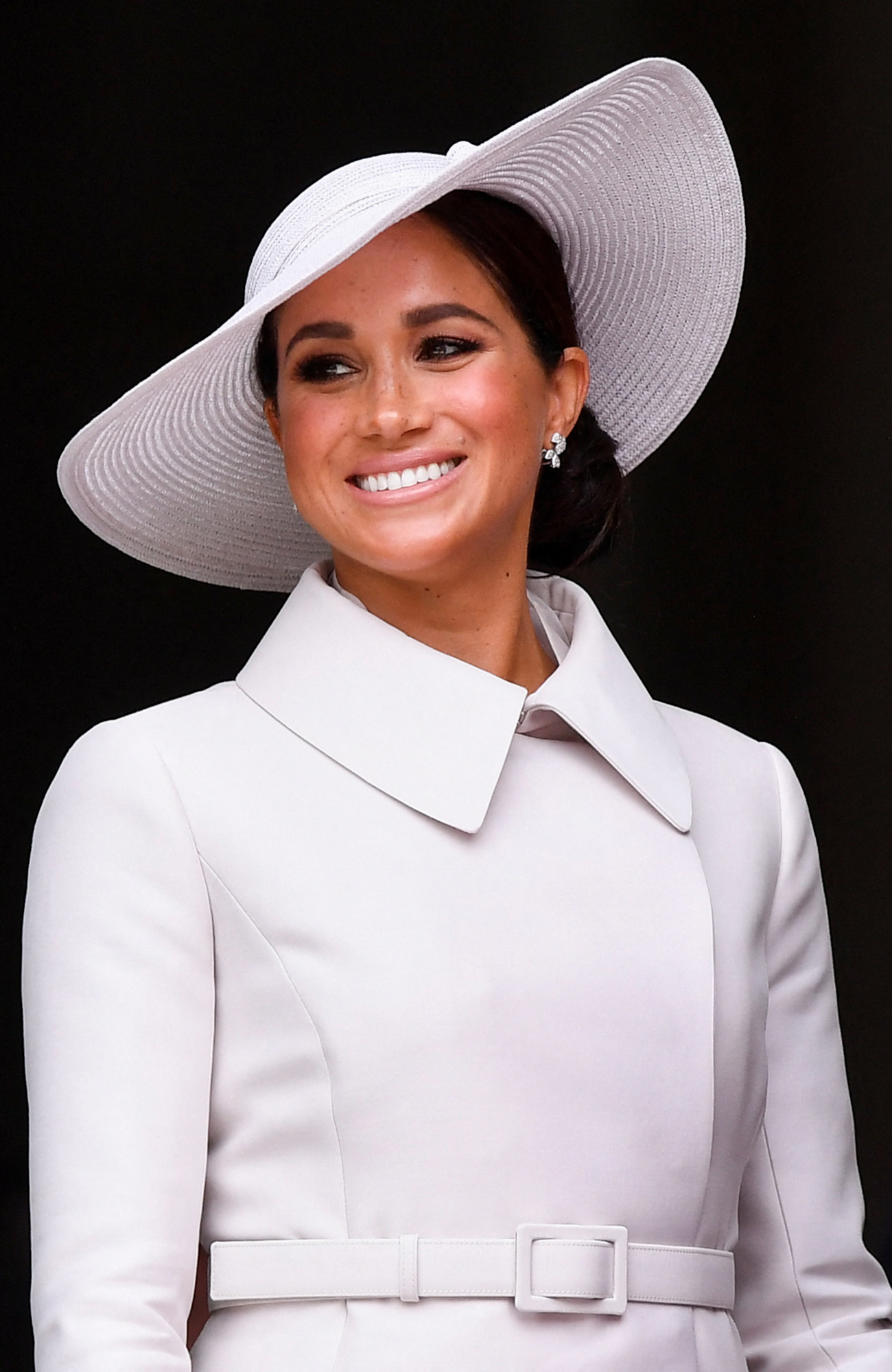 Принц Гаррі і Меган Маркл вперше за два роки вийшли в світ разом з королівською сім'єю (фото)