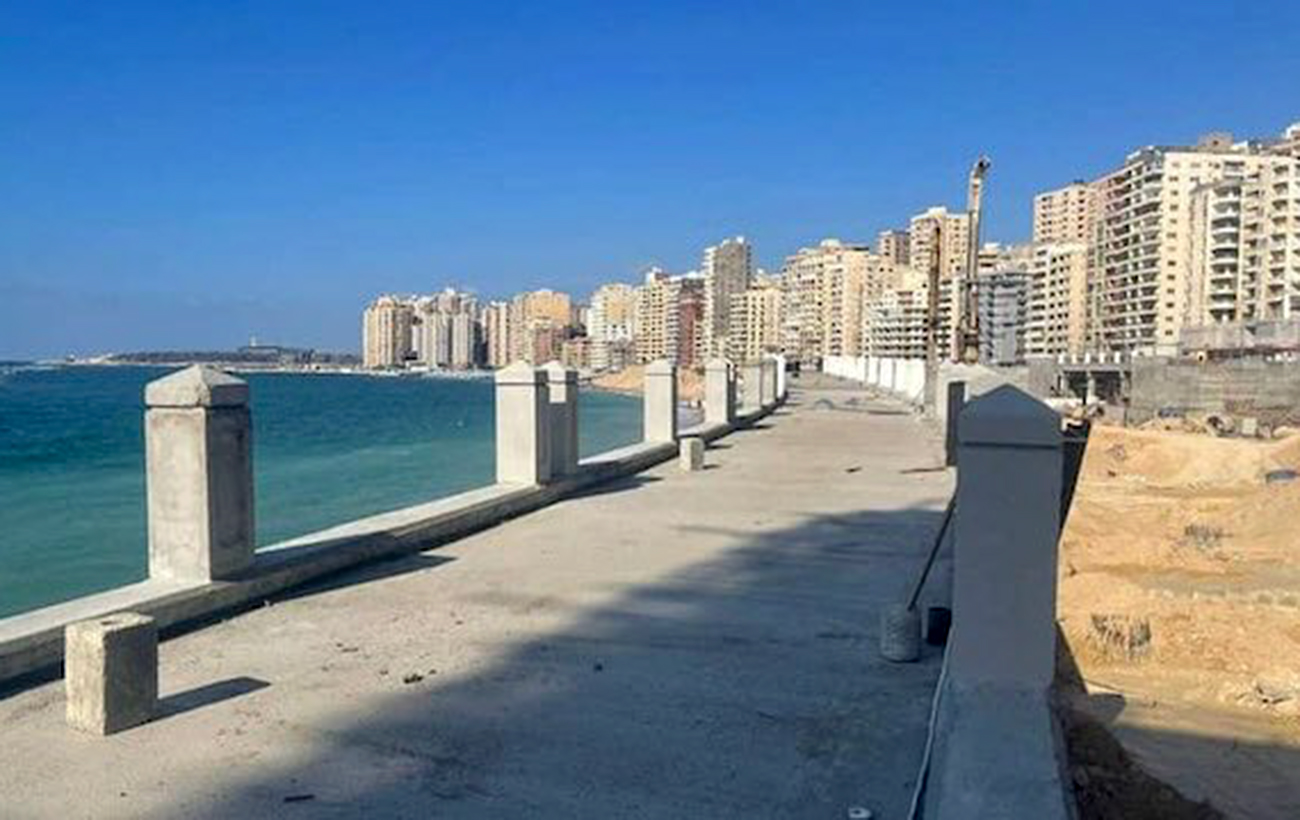 "Злочин проти країни". Магістраль прямо над пляжем в Єгипті спричинила гучний скандал