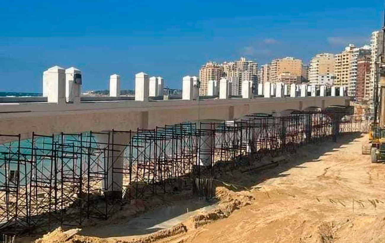 &quot;Преступление против страны&quot;. Магистраль прямо над пляжем в Египте вызвала громкий скандал