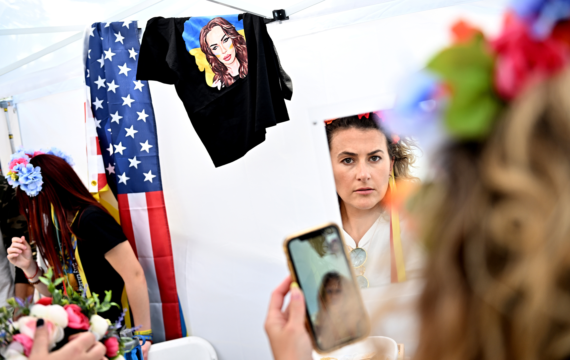 Поиск спонсора и переезд на два года. Как помогают украинцам в США