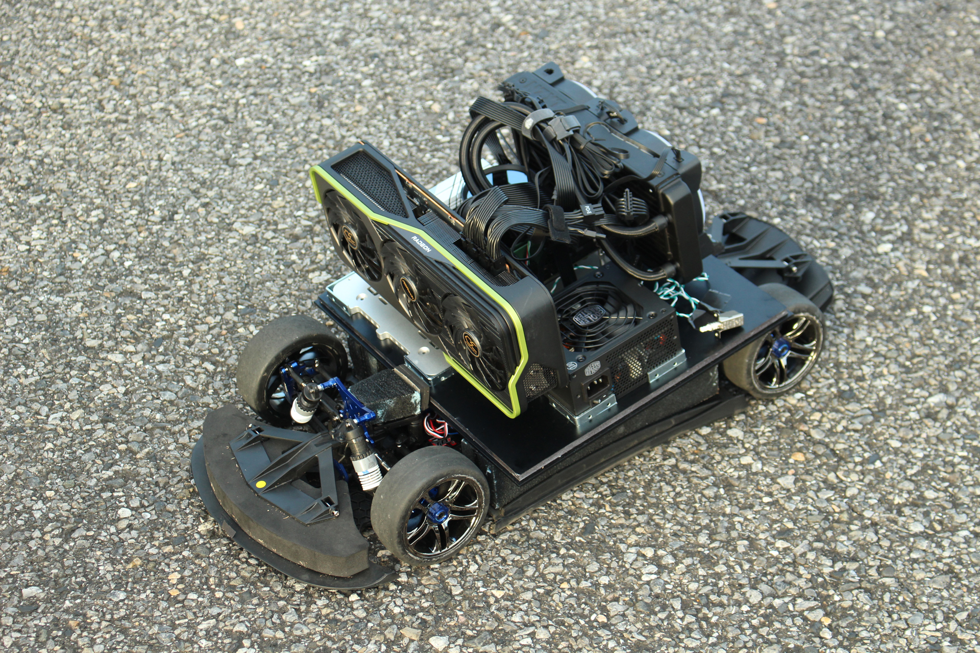 Зі швидкістю 100 км/год: Sega створила найшвидший персональний комп'ютер у світі