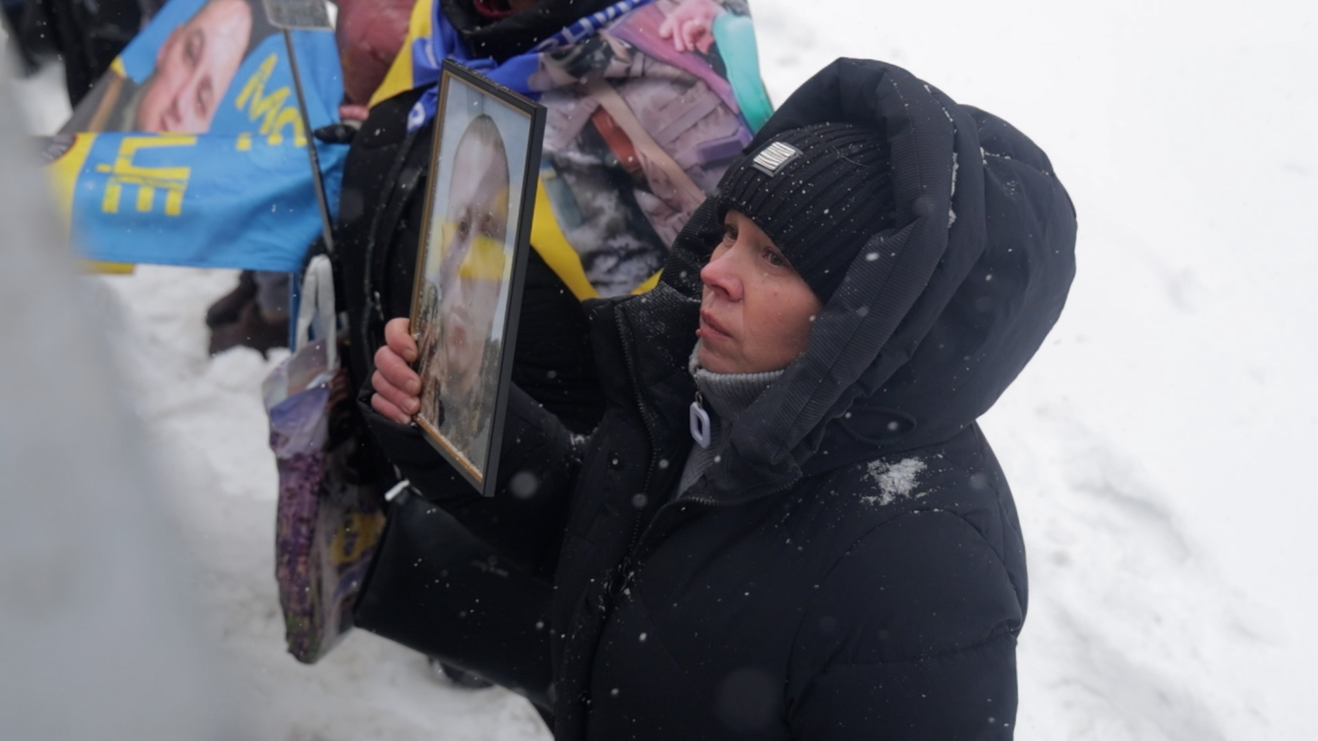 "Я бачив, він живий": історії родин, які чекають своїх з полону на кожному обміні