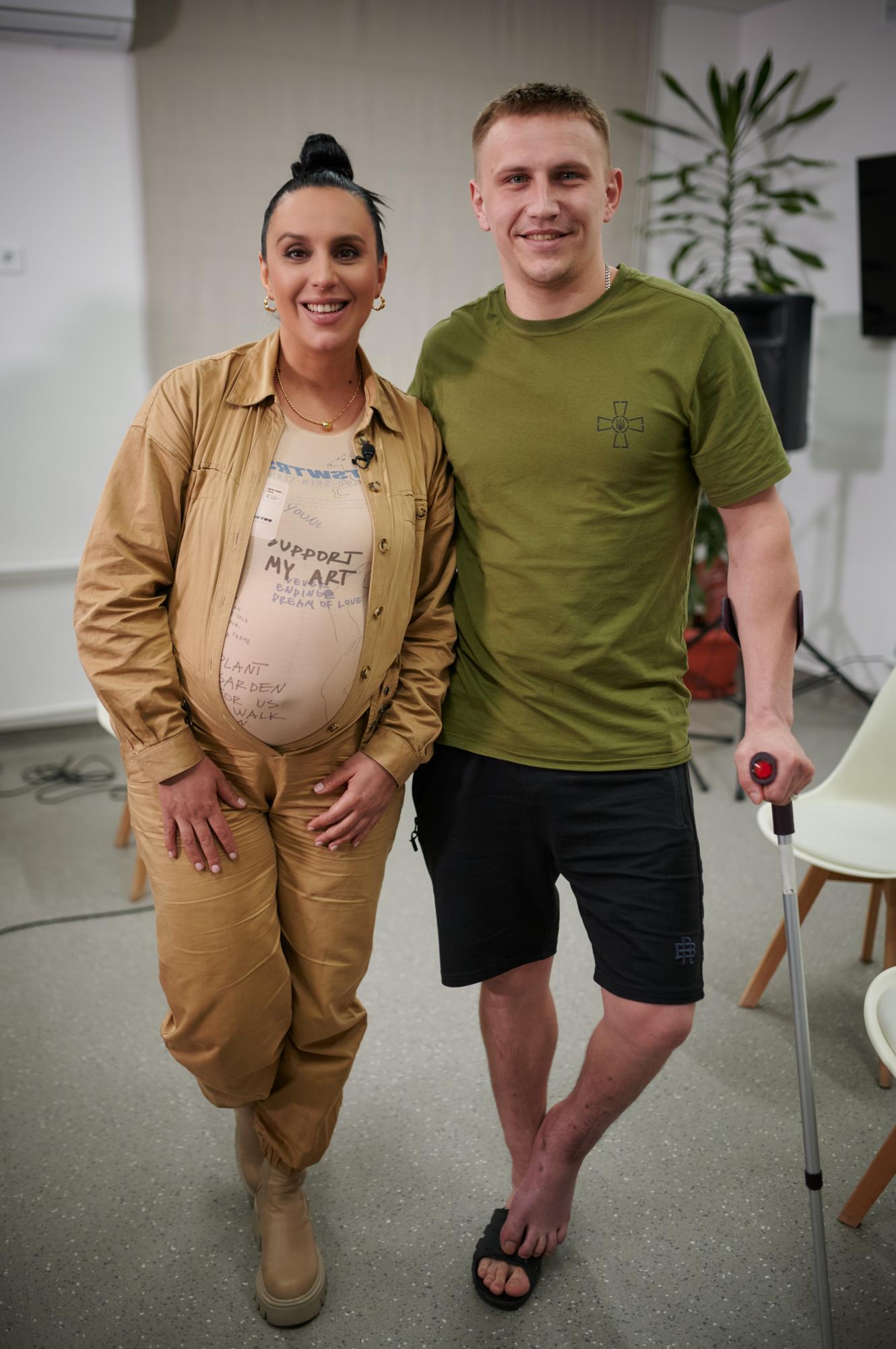 Беременная Джамала спела для раненых военных: трогательные кадры