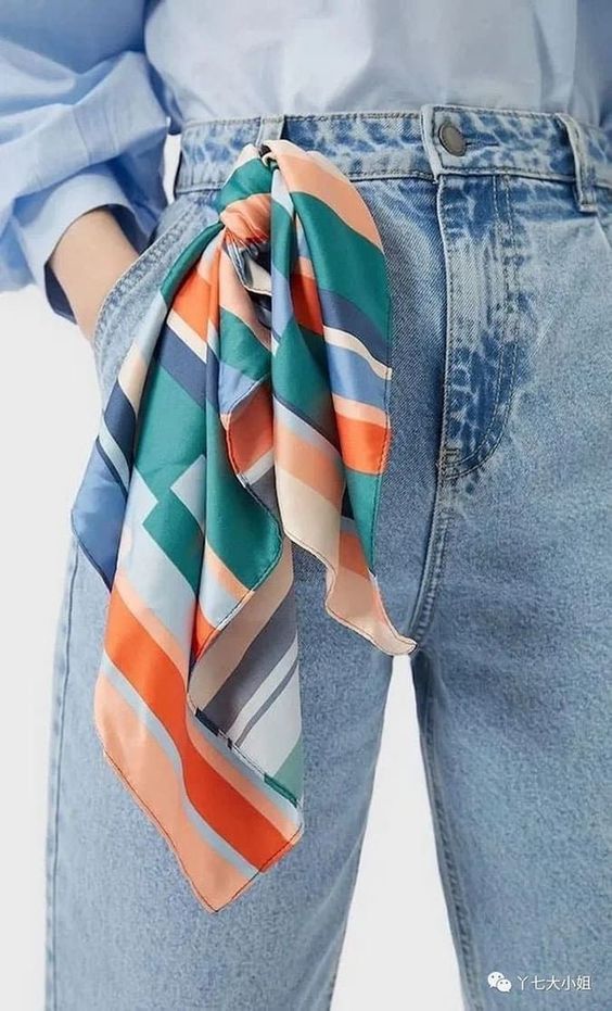 Платок - хит сезона! Как носить этот стильный аксессуар: яркие примеры с фото
