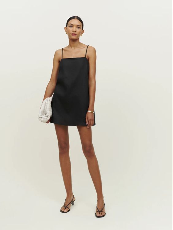 Модные платья на весну-лето 2024: стилист показала одежду, которая должна быть в гардеробе каждой