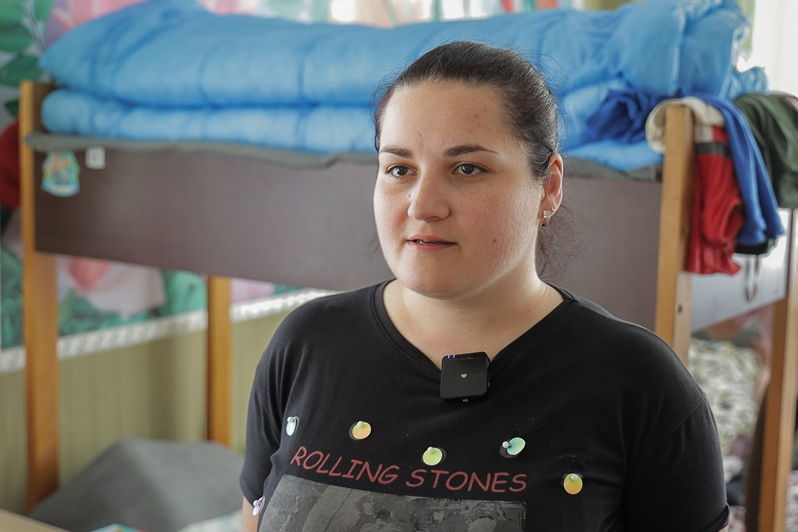 "Куда придут россияне, жить не останусь". Как переселенцы спасаются от войны в шелтерах