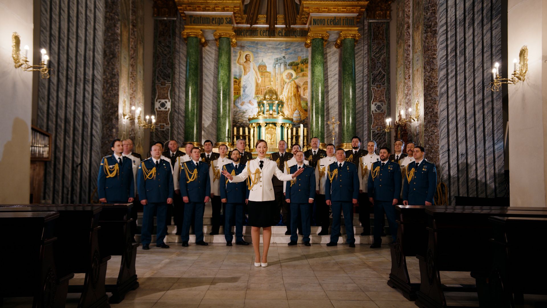 Щемлива молитва добра та миру у виконанні морпіхів, десантників і піхотинців розчулила українців