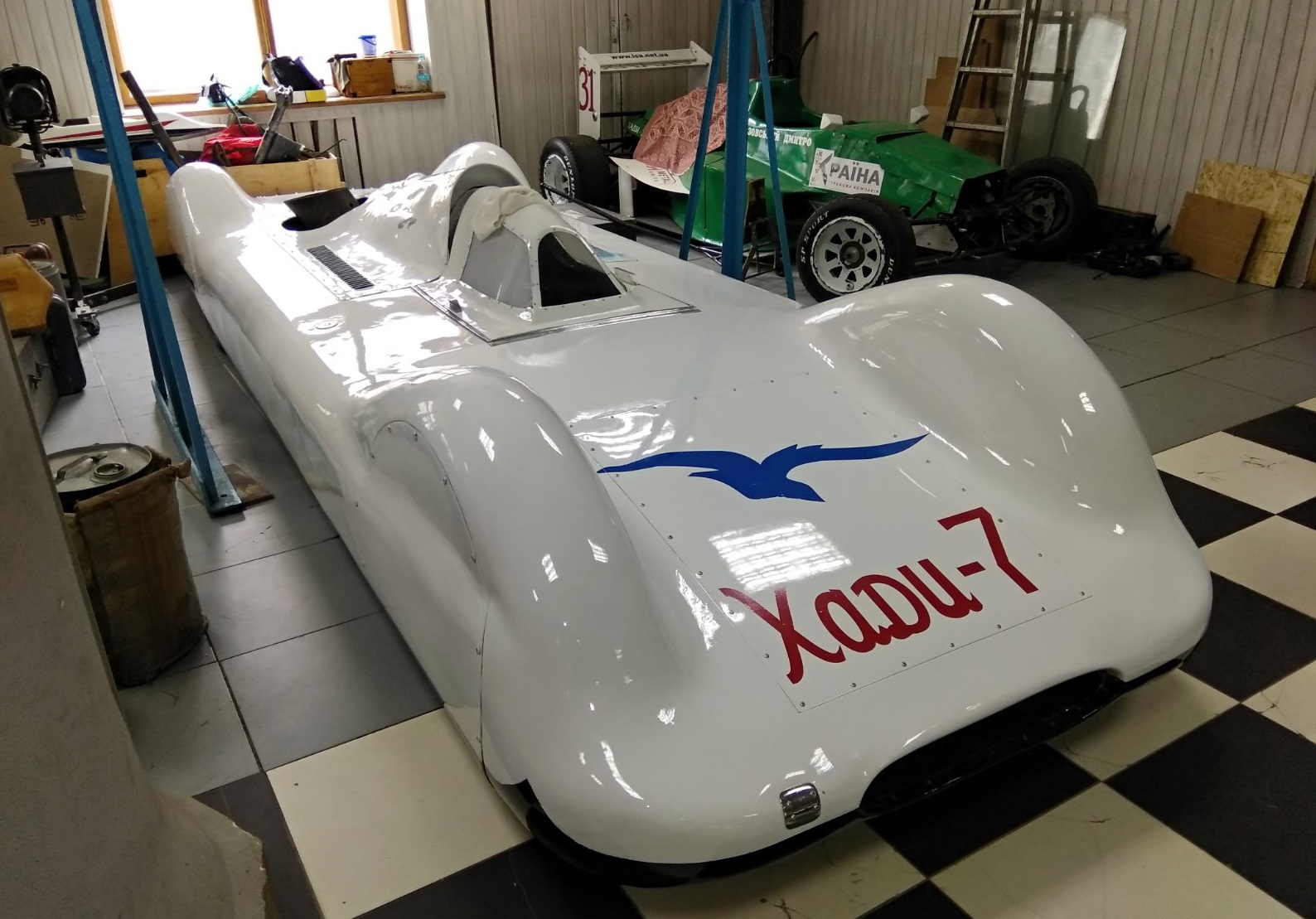 С двигателями от истребителей и вертолетов: подборка уникальных гоночных авто из Харькова