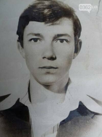 Под Ровно женщина до сих пор не верит в смерть сына, погибшего 36 лет назад: его могилу раскопали