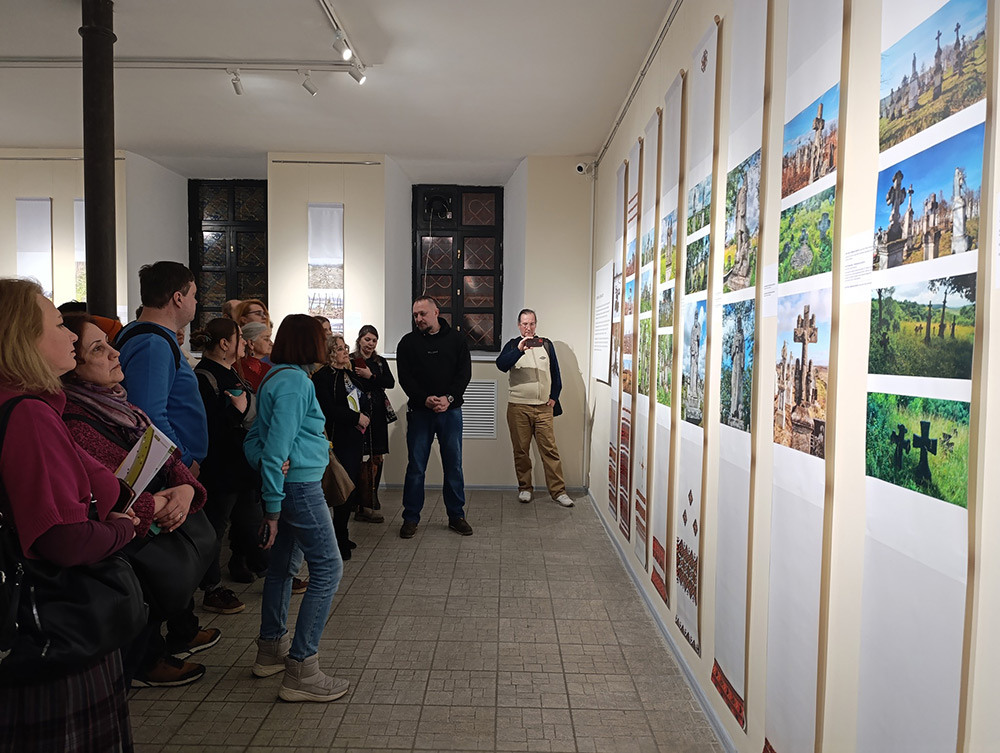 Унікальні знахідки. У Києві можна побачити старовинні камінні хрести України