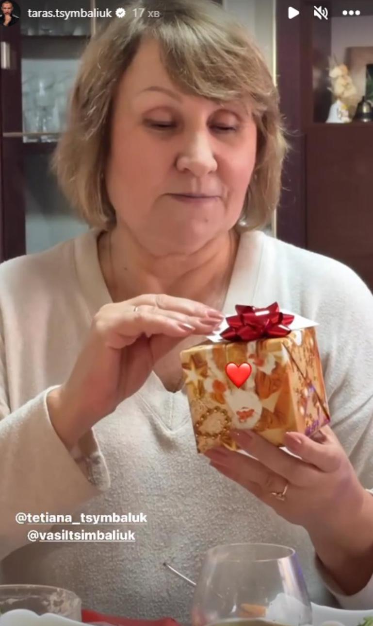&quot;Историческое фото&quot;. Тарас Цымбалюк познакомил родителей со своей избранницей