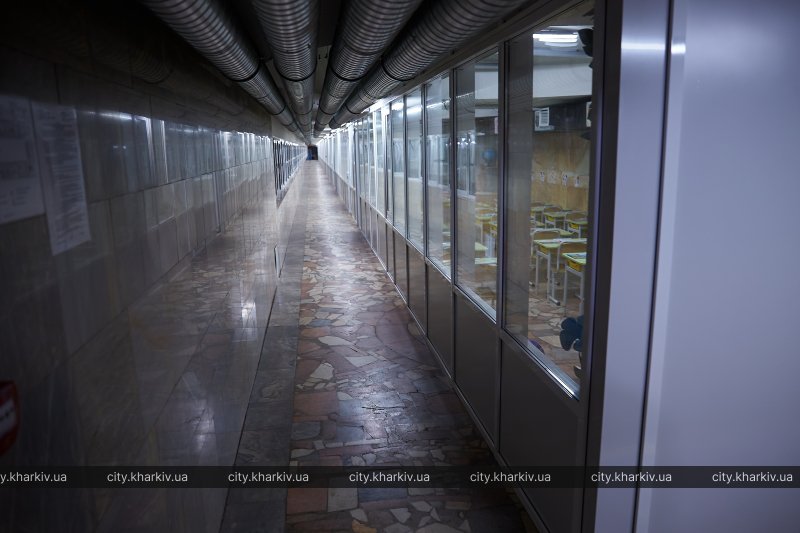 У Харкові діти почали навчатись у метро. Дивіться, як виглядає перша у світі підземна школа