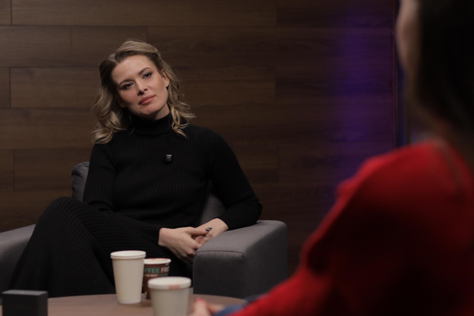 "Работа довела до лекарств": Юлия Карпова о громком увольнении с "Хит FM", муже-герое и коллегах-русофилах