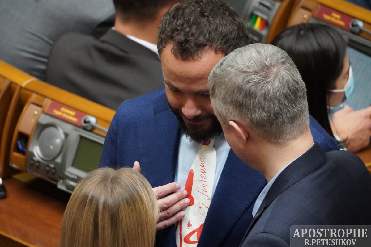 Дубинський вигуляв у Раді "вульгарну" краватку, яка дорожча за прожитковий мінімум українців (фото)