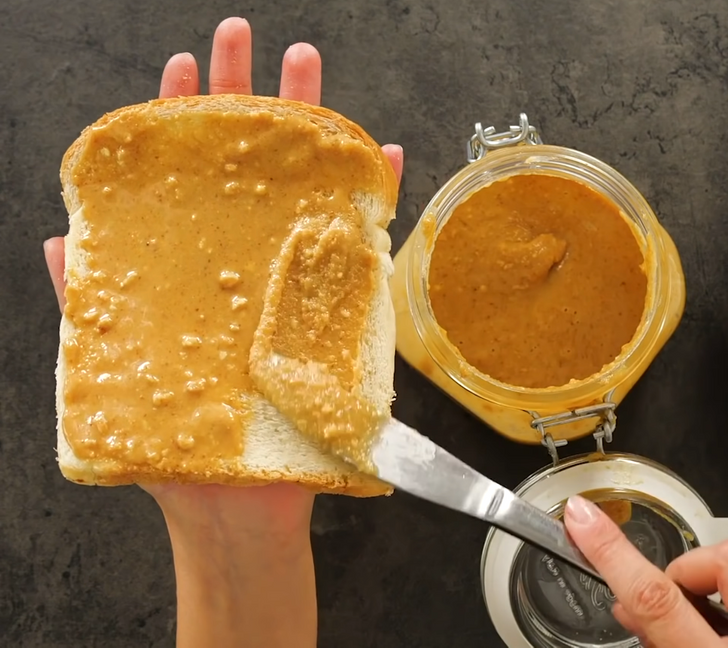 Готуємо домашню арахісову пасту з трьох інгредієнтів: діти будуть в захваті