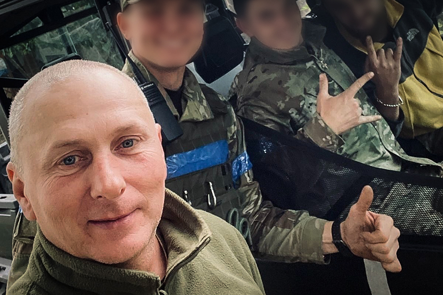 Выжил после 23 ранений и снова учится ходить: героическая история украинского нацгвардейца (фото и видео)