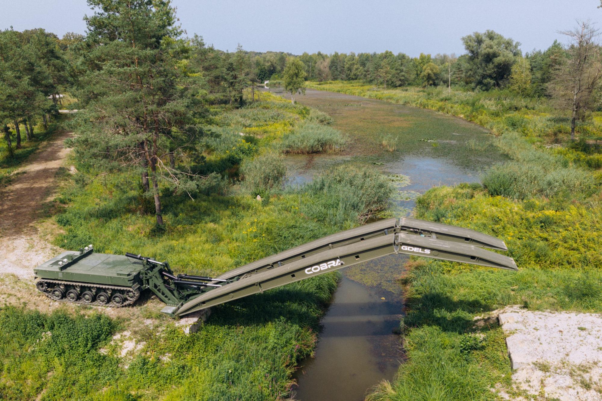 Хорватський НРК Komodo від Rheinmetall навчився наводити мости: результати випробувань
