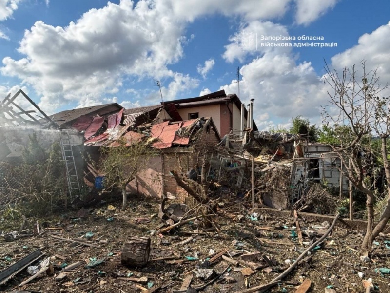 Russian strike hits downtown Zaporizhzhia, casualties continue to climb