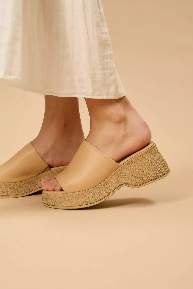 Эти 10 украинских брендов покорили Ukrainian Fashion Week: чем они запомнились (фото)