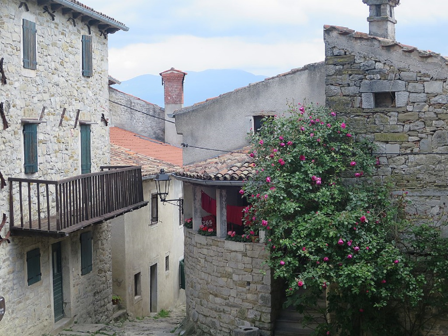 Угадайте, сколько там живет людей: 7 самых маленьких городов мира