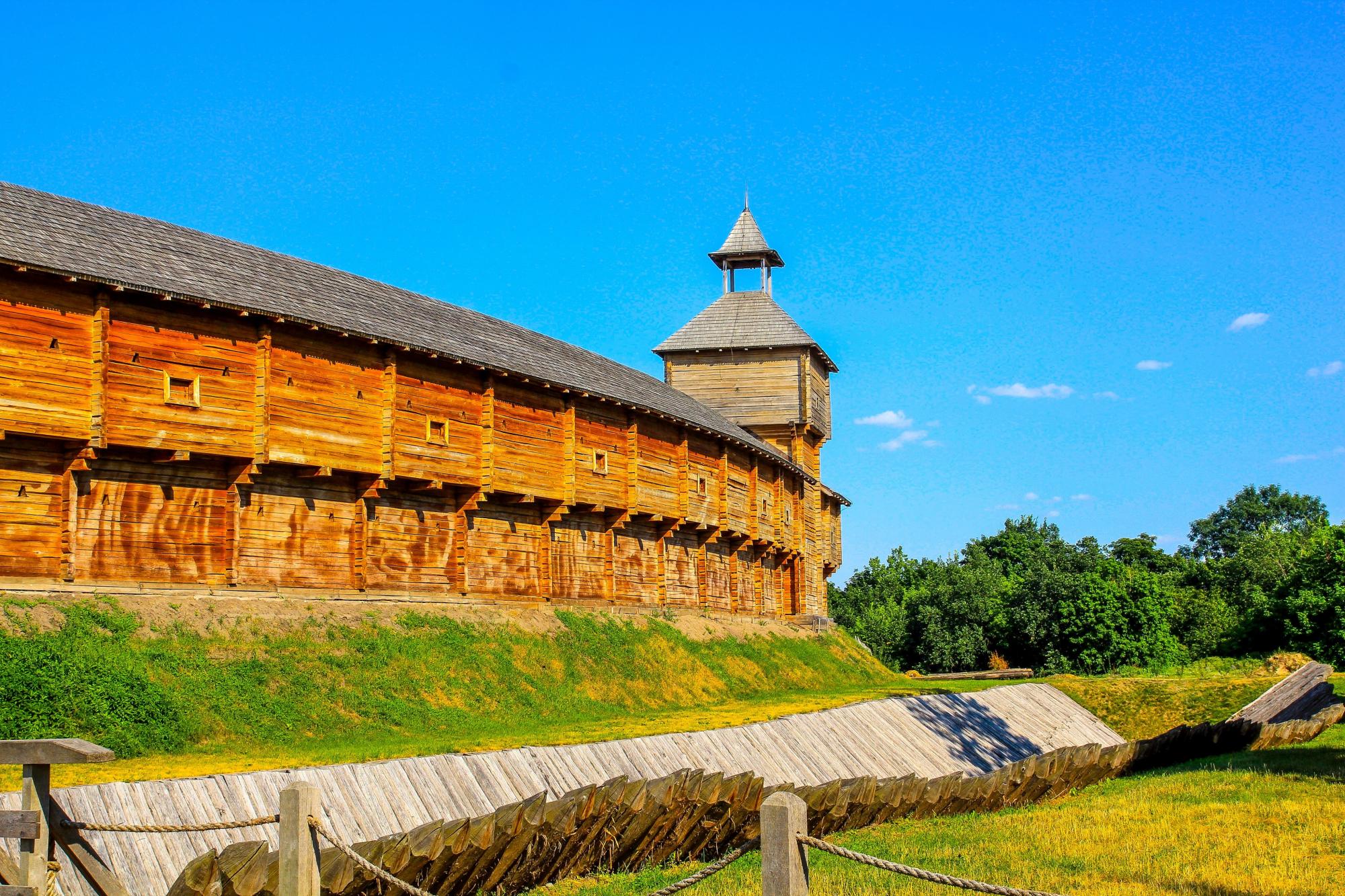 От живописных Карпат до самобытной Черниговщины. Самые интересные локации страны для путешествия в октябре