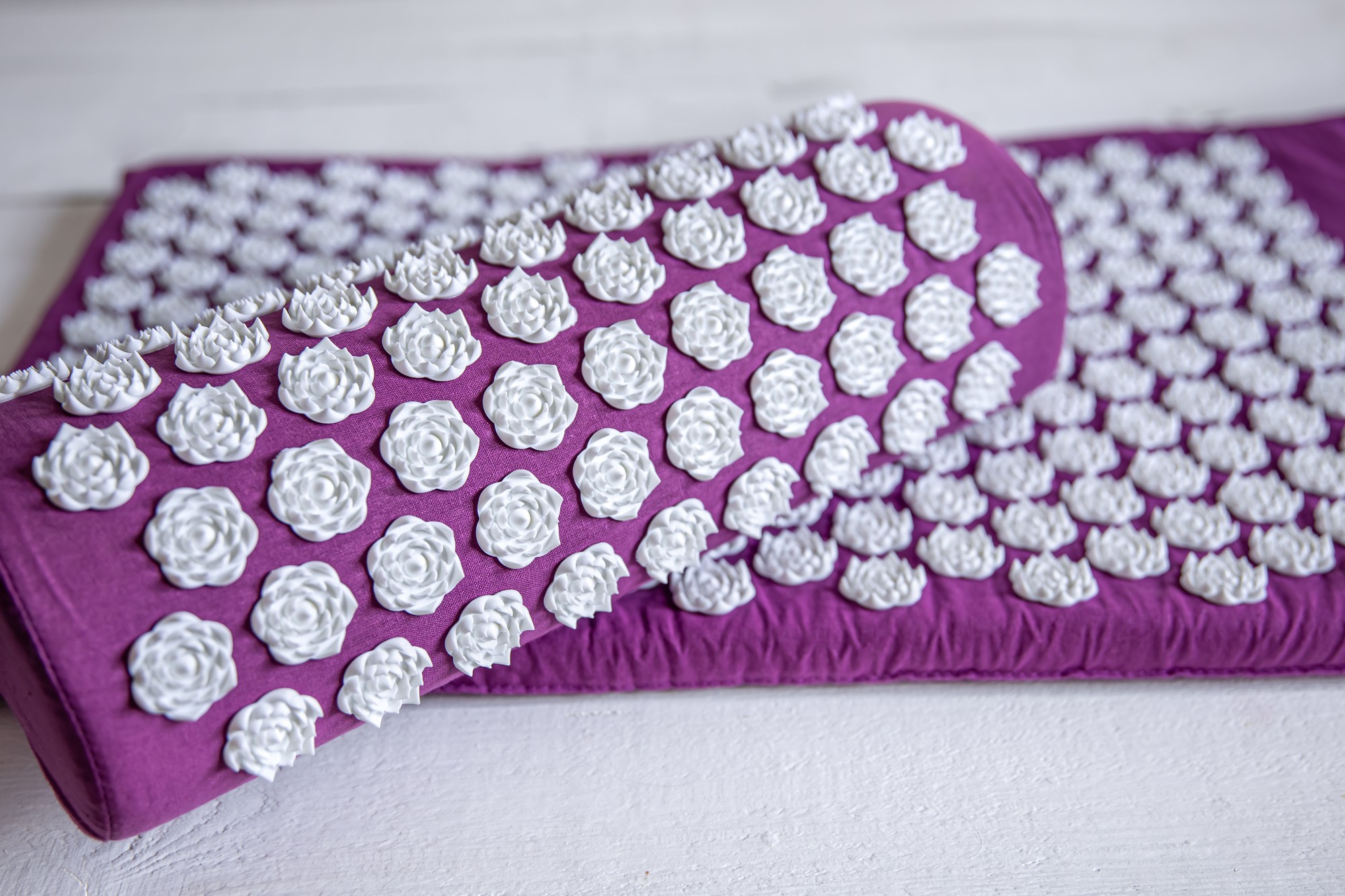 Дает ощущение бодрости: врач назвала массажер, которым пользуется 35 лет