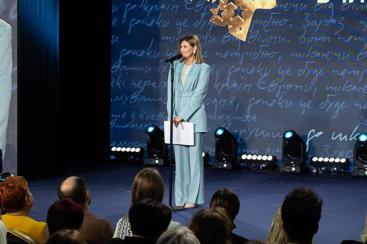 Чекала на пропозицію 8 років. Цікаві факти про Олену Зеленську, які вас здивують