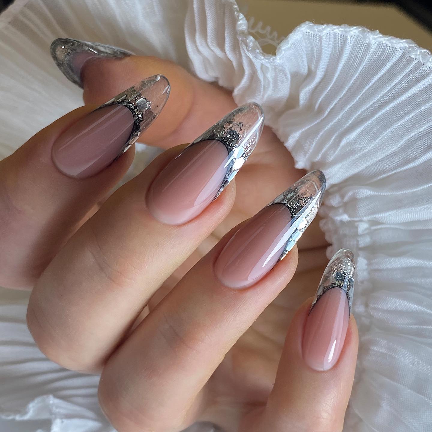 Свято на нігтях: 10 чудових ідей новорічного френч-манікюру