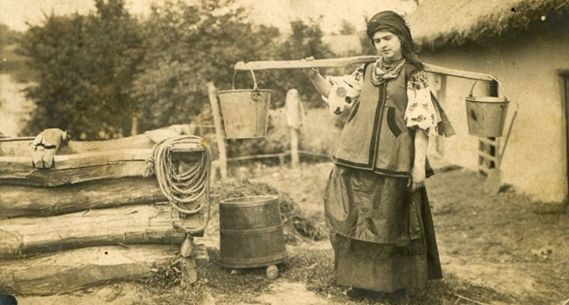 Дивіться, як виглядали українки 100 років тому і порівняйте їх із росіянками (фото)