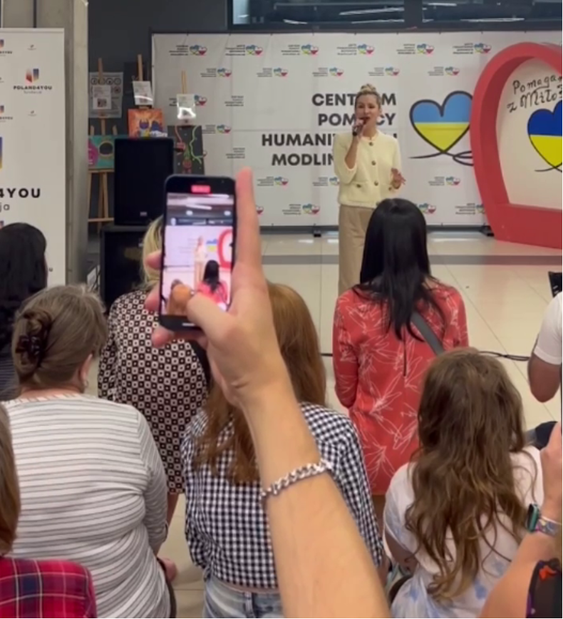 &quot;Ми відчуваємо вашу щирість&quot;: українці у Варшаві зустрілися зі Світланою Лободою