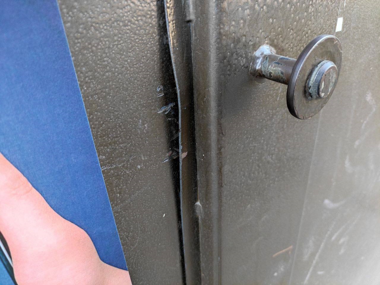 Мешканців українських міст попередили про мітки, які залишають на квартирах мародери