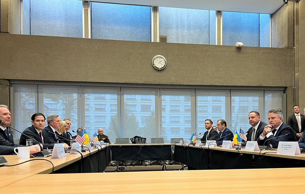 Украина пытается "поправить" план Трампа: все детали встречи в Женеве