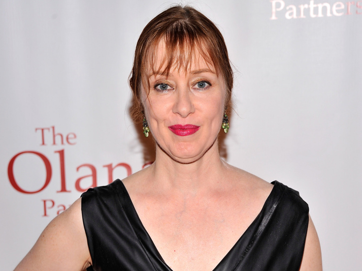 Известная американская певица спела песню о Мариуполе, от которой наворачиваются слезы (видео)