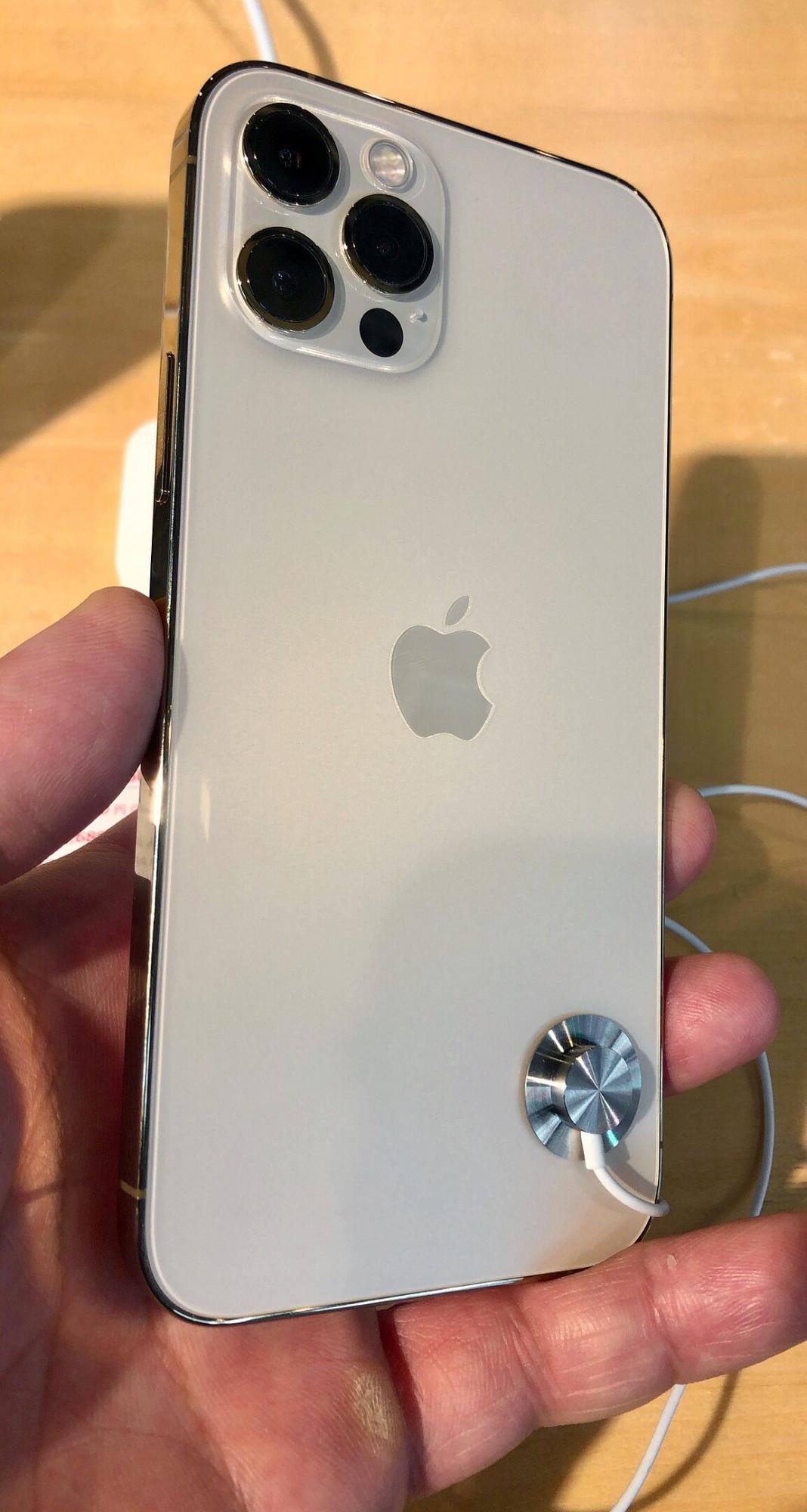 Эволюция iPhone: как менялся &quot;яблочный&quot; смартфон с 2007 года по сей день