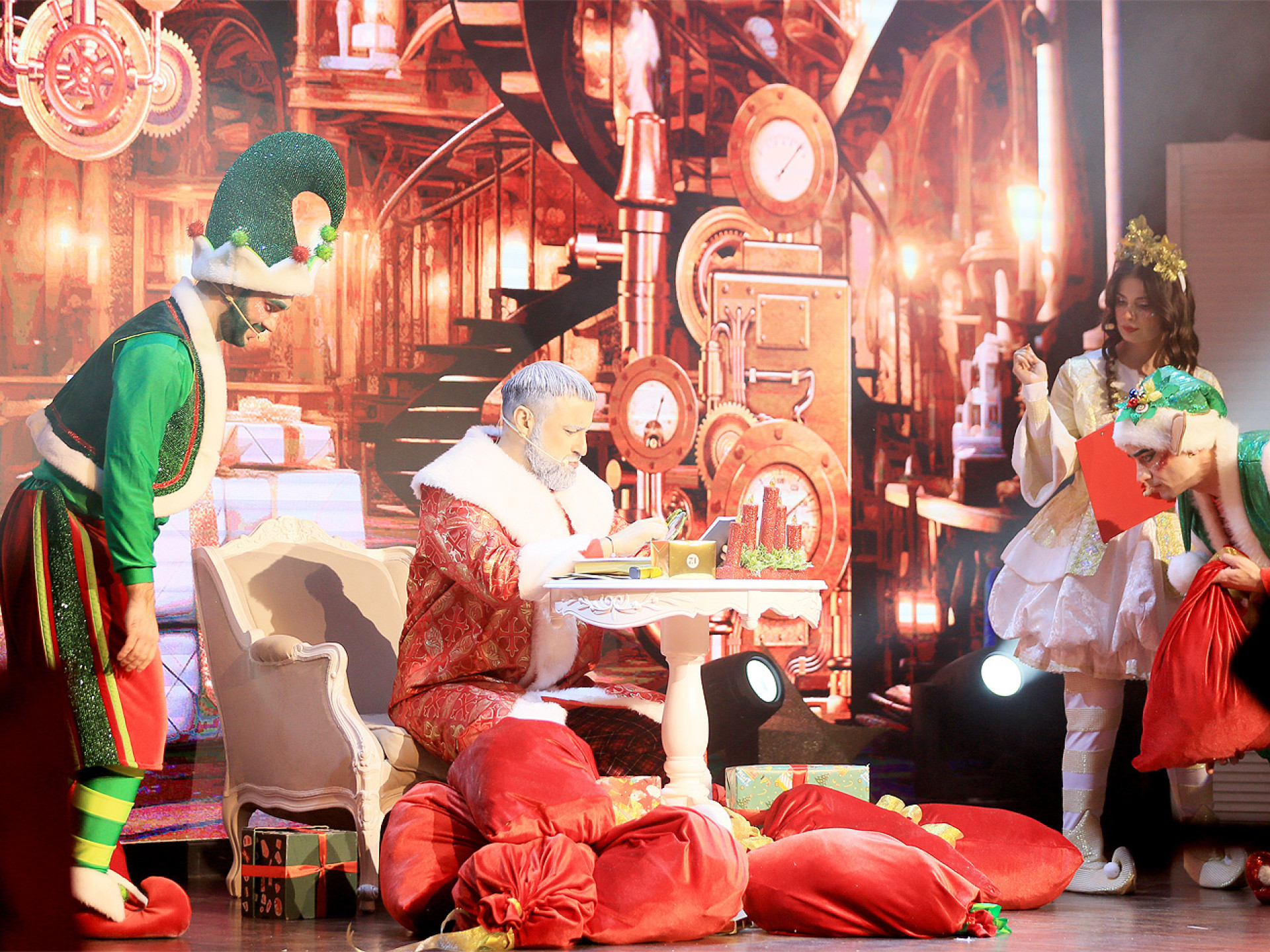 Григорий Козловский и академия &quot;Рух&quot; подарили детям защитников и погибших героев новогодний праздник