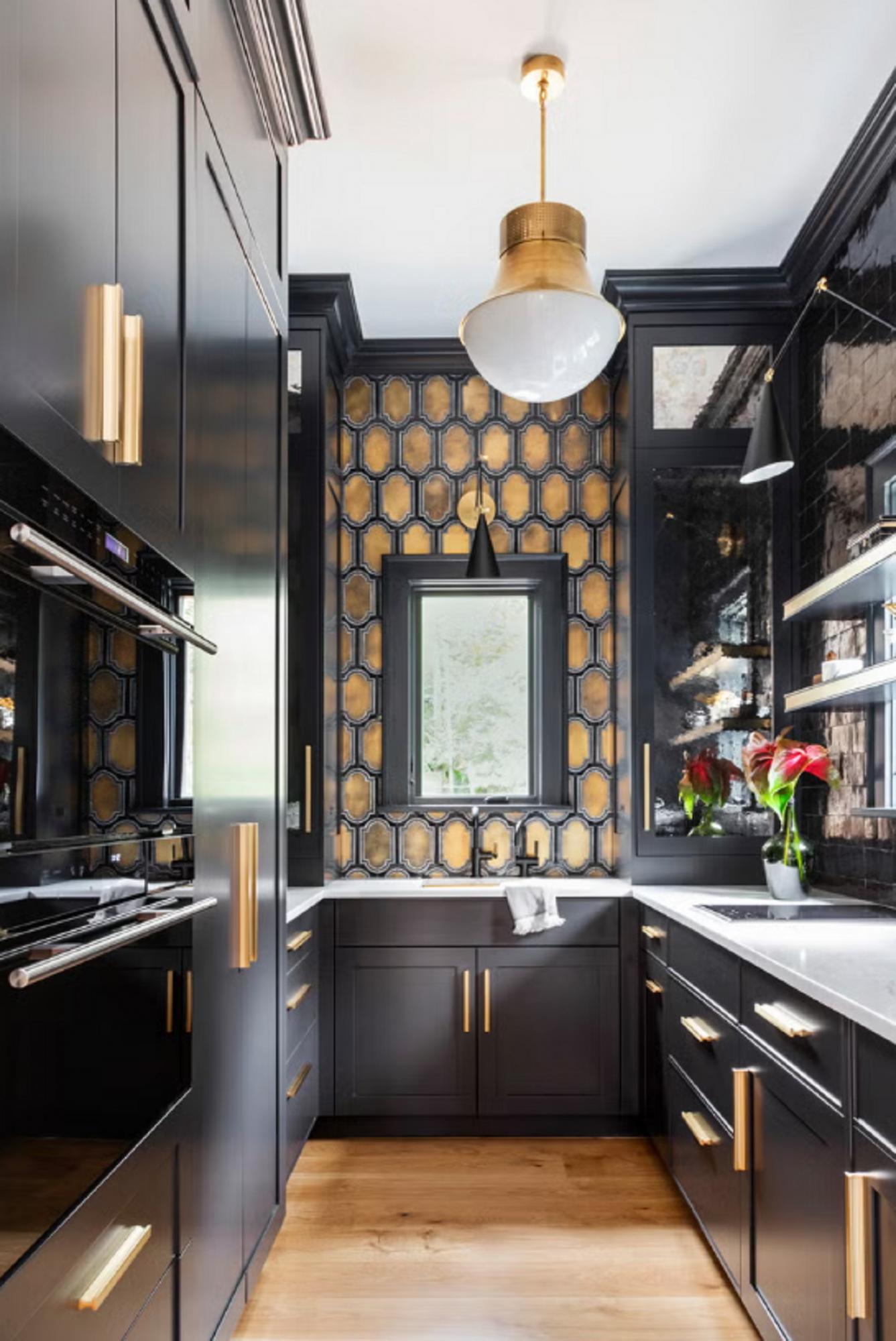 15 ідеальних кольорів фарби для кухонних шаф, які ніколи не виходять з моди