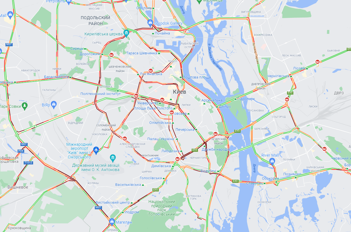 Движение в Киеве затруднено: столицу сковали пробки