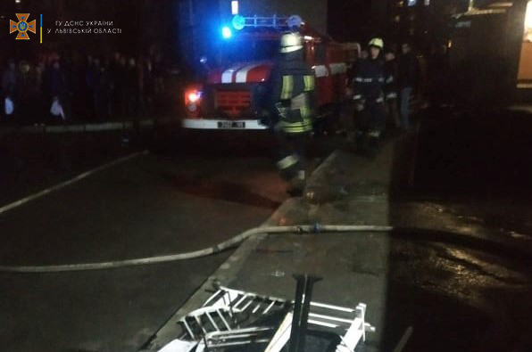 В Дрогобыче из-за гирлянды произошел пожар в квартире и пострадала женщина: как уберечься от ЧП