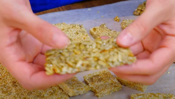 Перестанете купувати цукерки в магазині: як за 5 хвилин приготувати цілу гору солодощів