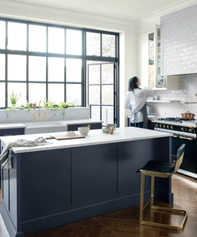 Дизайнеры показали цвета кухонных шкафов, которые всегда в тренде