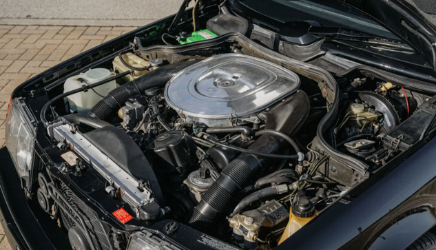 Единственный экземпляр: на продажу выставили уникальный Mercedes-Benz 80-х (фото)